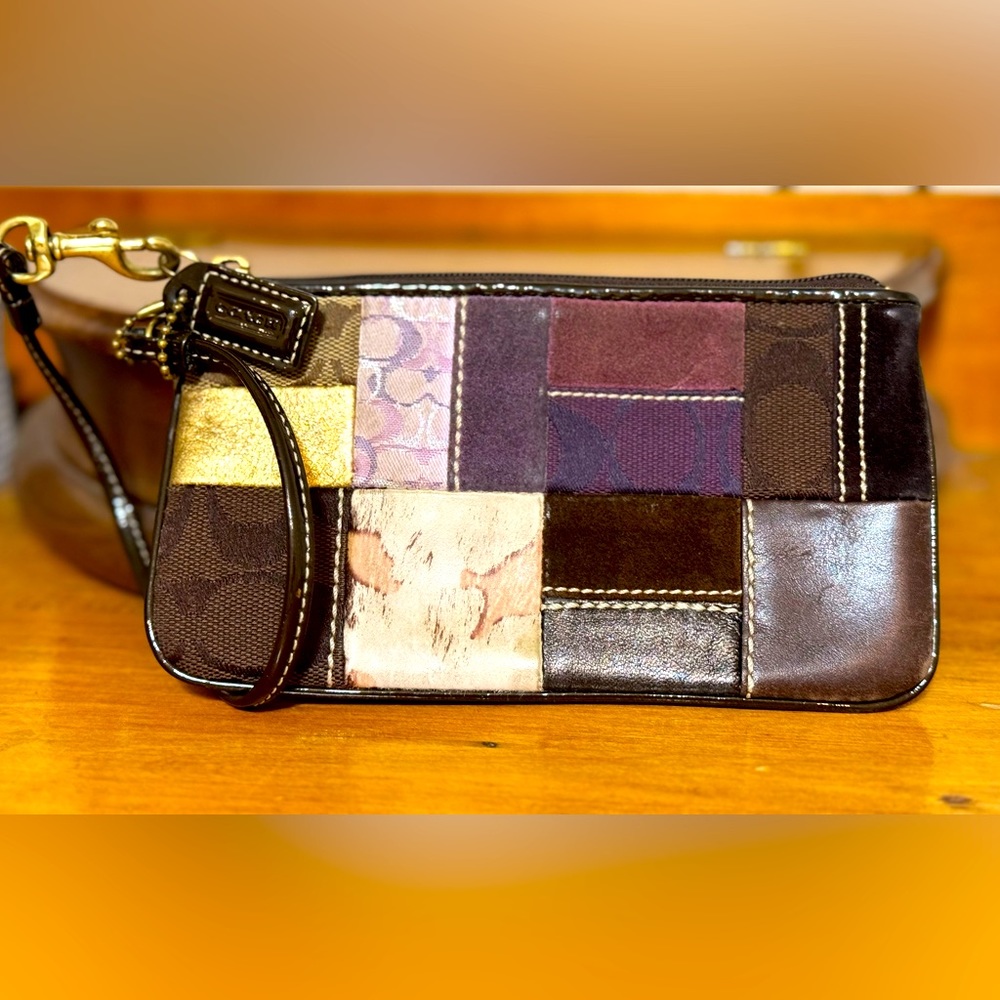 Authentic Coach Patch Work Holiday Wristlet Suede Brown Leather Clutch Signature